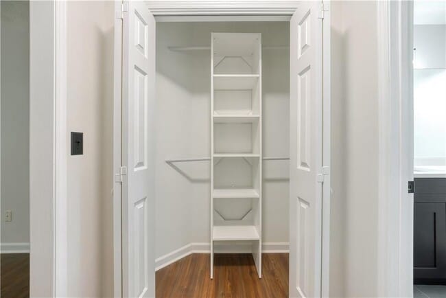 Building Photo - 61 Powers Ferry Rd