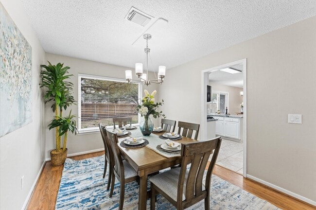 Building Photo - 630 Hawthorn Pl