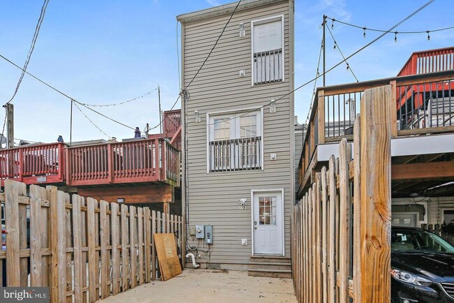 Building Photo - 1723 Clarkson St