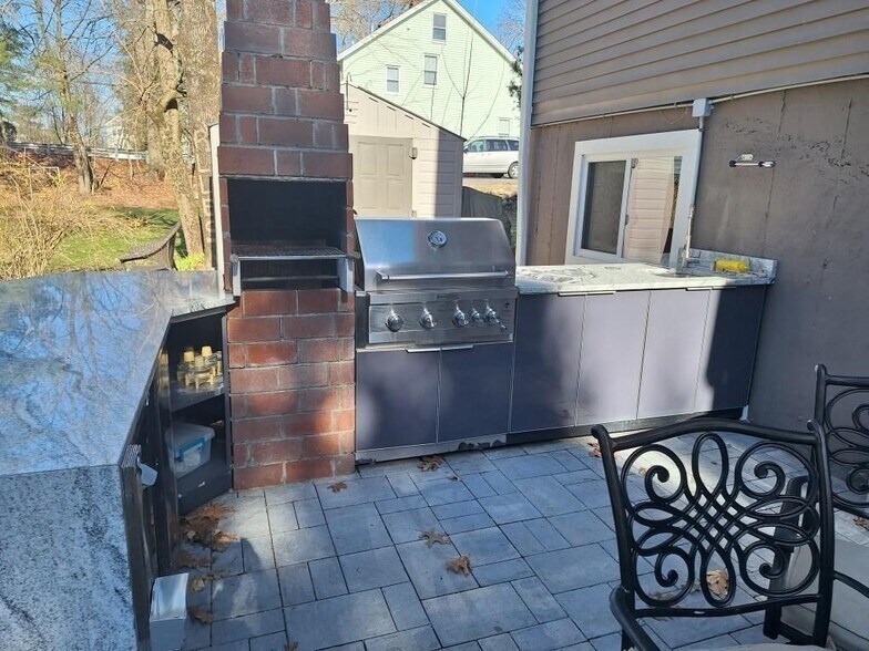 Building Photo - 6 Lilac Ct