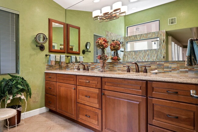 Building Photo - 78505 Vista Del Fuente