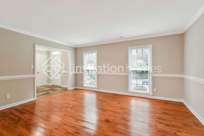 Building Photo - 7311 Canyon Dr