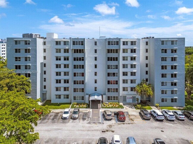 Building Photo - 9001 SW 77th Ave