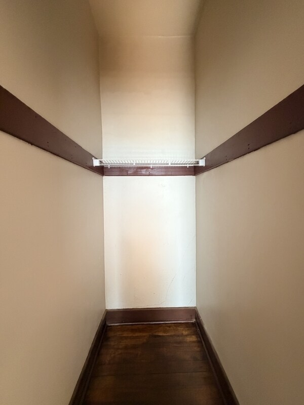 Building Photo - 604 W 3rd St