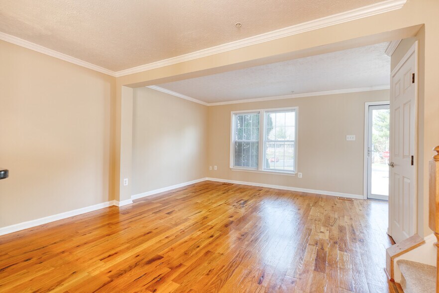 Building Photo - 490 Crestridge Way