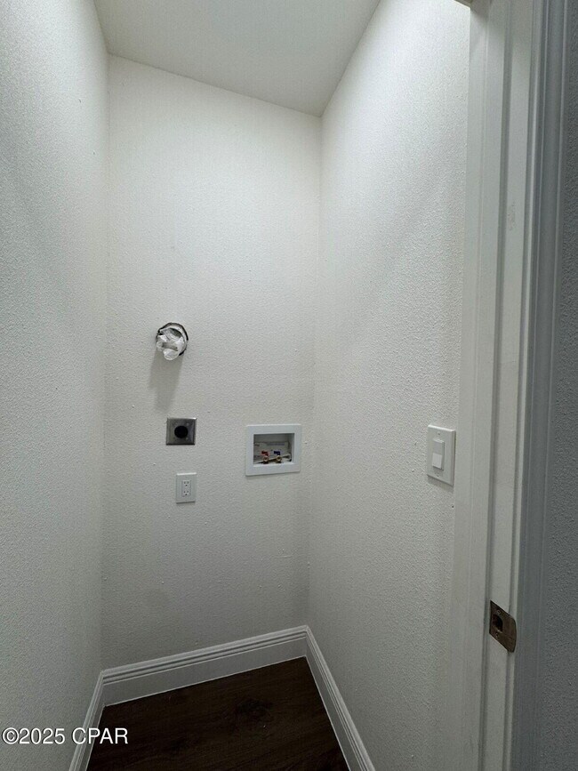 Building Photo - 148 Claire Ave