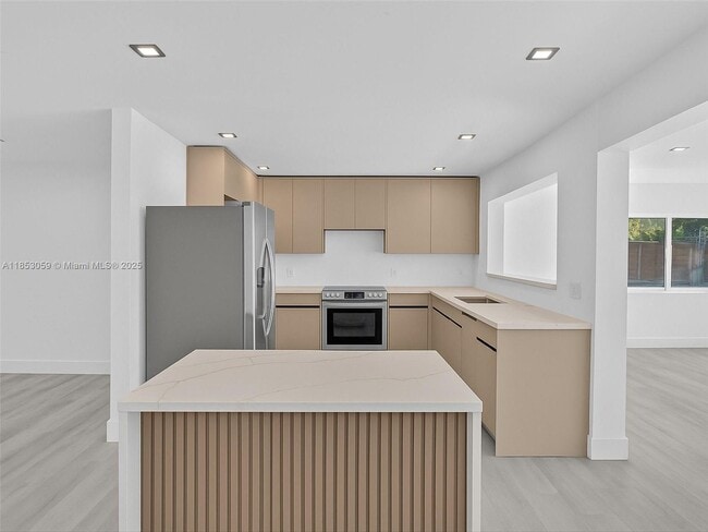 Building Photo - 2048 SW 37th Ave