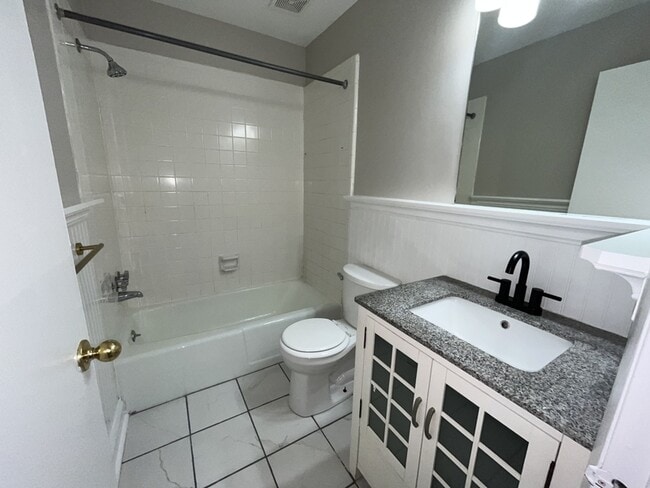 Building Photo - 1212 Schaub Dr