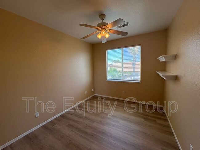 Building Photo - 938 W Encore Dr
