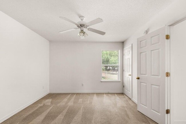 Building Photo - 26 2nd St