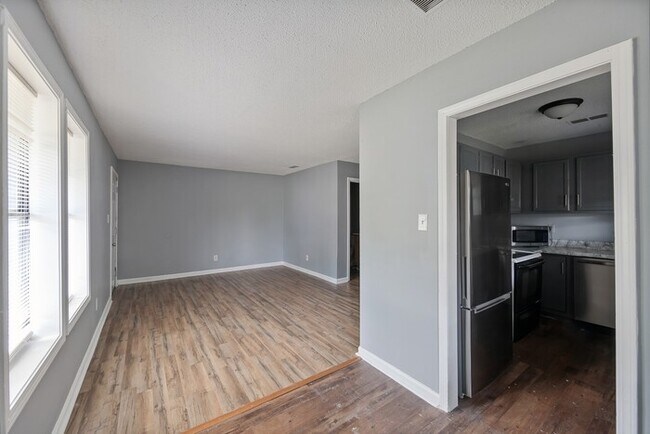 Building Photo - 27 Carolane Dr