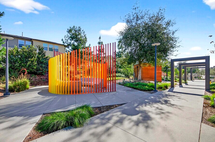 Building Photo - 346 Chorus