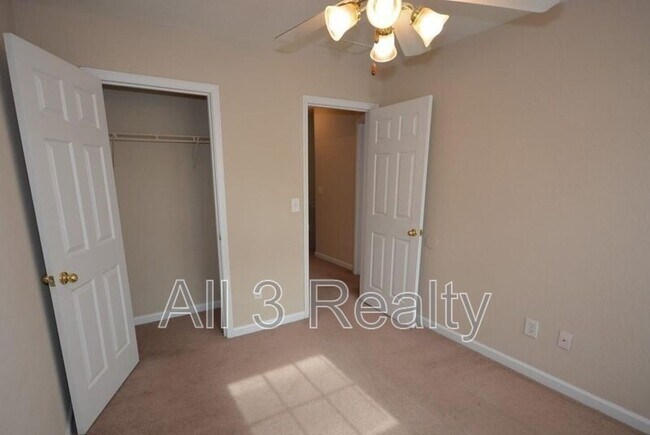 Building Photo - 142 Brookview Dr