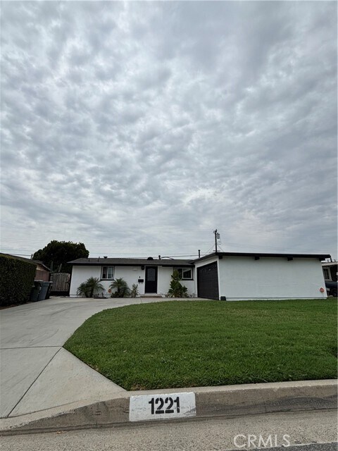 Building Photo - 1221 N Aldenville Ave