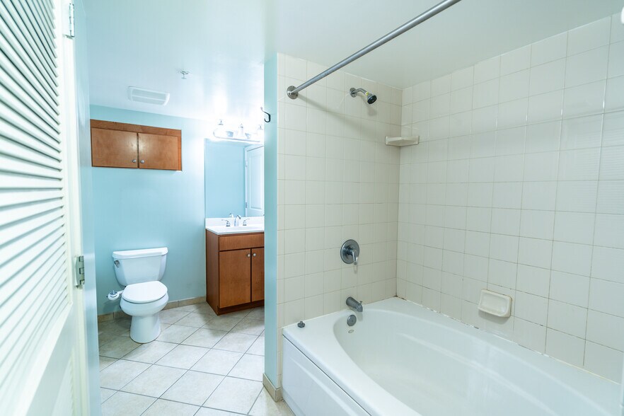 Building Photo - 1117 10th St NW