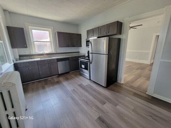 Building Photo - 1324 1st Ave