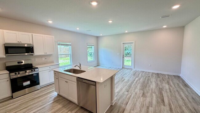 Building Photo - 13 S Main Deck Dr