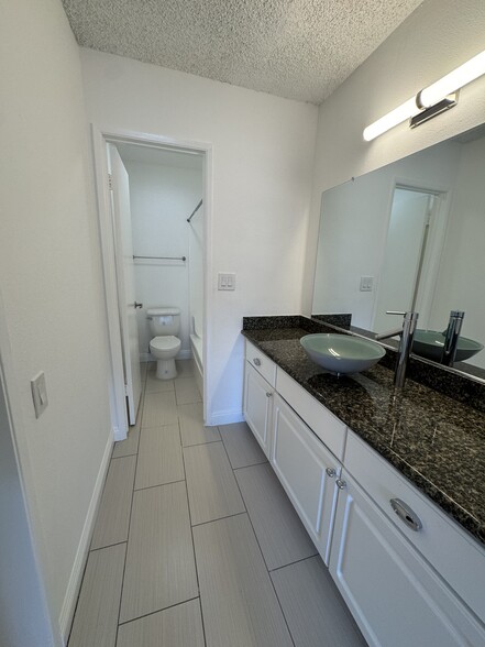 Building Photo - The Lennox Apartment
