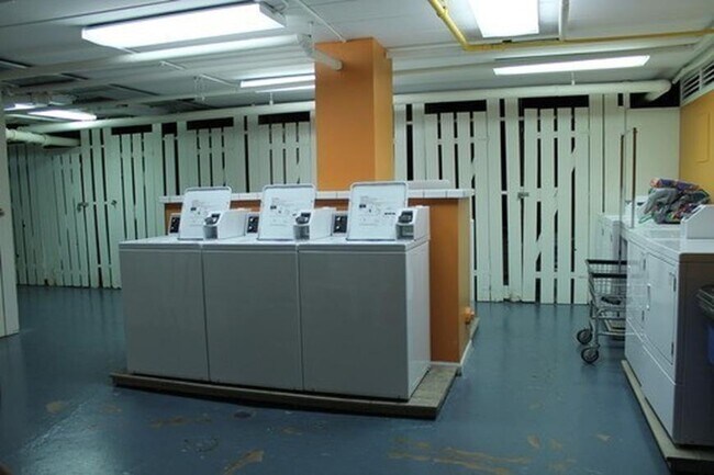 Building Photo - 1 bedroom in Evanston IL 60202