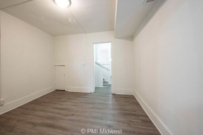 Building Photo - "Charming Duplex Retreat: Spacious 2-Bedro...