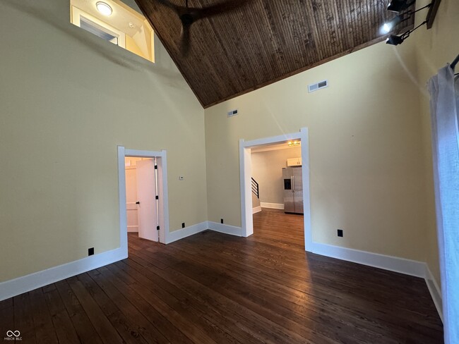 Building Photo - 449 Yandes St