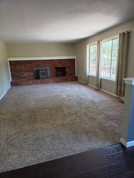 Building Photo - 685 Georgetown Ln