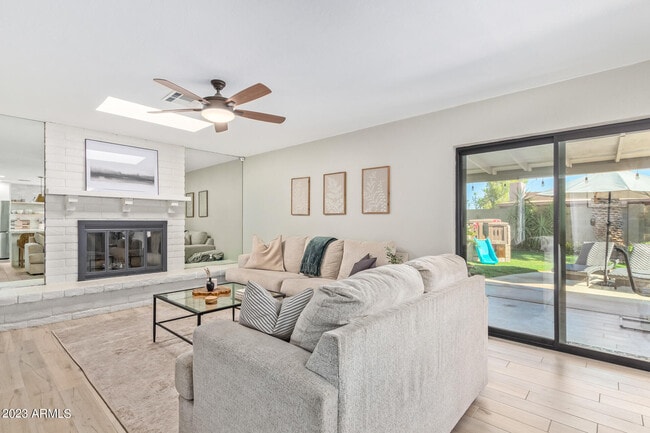 Building Photo - 5202 E Sheena Dr