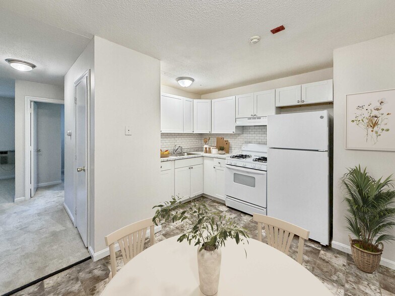 Building Photo - 25 and 33 Morse Street