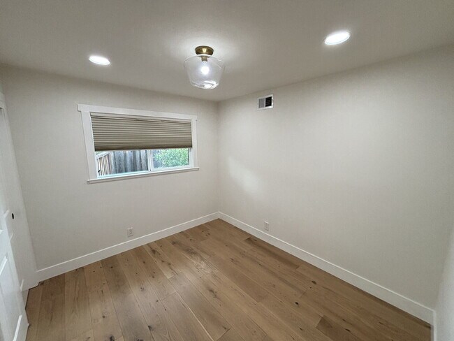 Building Photo - "Beautifully Remodeled 4-Bed Walnut Creek ...