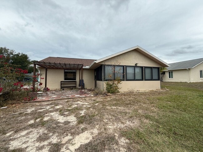 Building Photo - 2 Bedroom 2 bathroom home for Rent in Weeki Wachee FL!