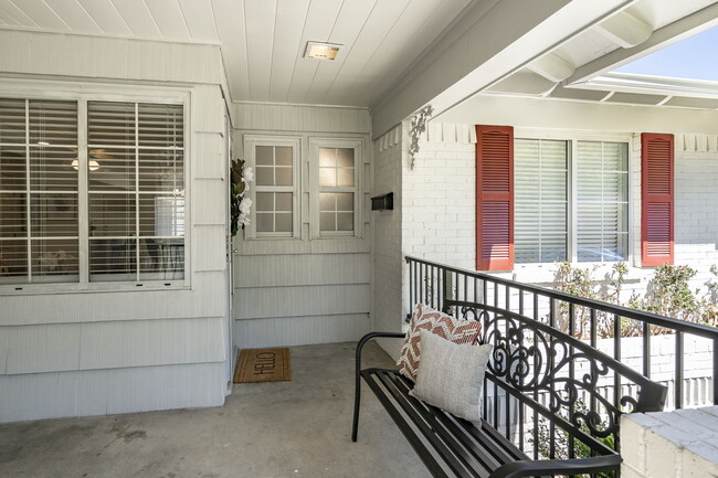 Building Photo - 6503 Ravendale Ln