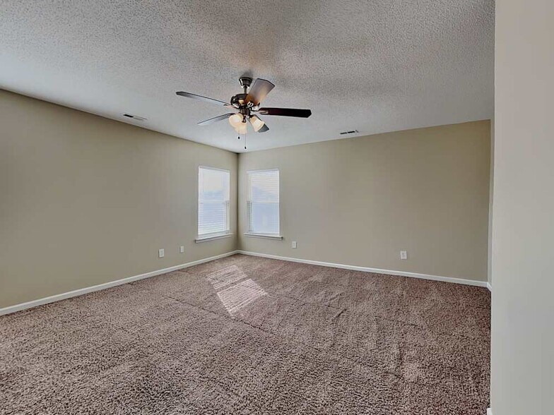 Building Photo - 6114 Mansura Dr