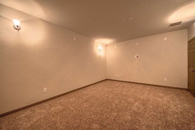 Building Photo - ****Go Big, Then Come Home to Comfort and Style!****