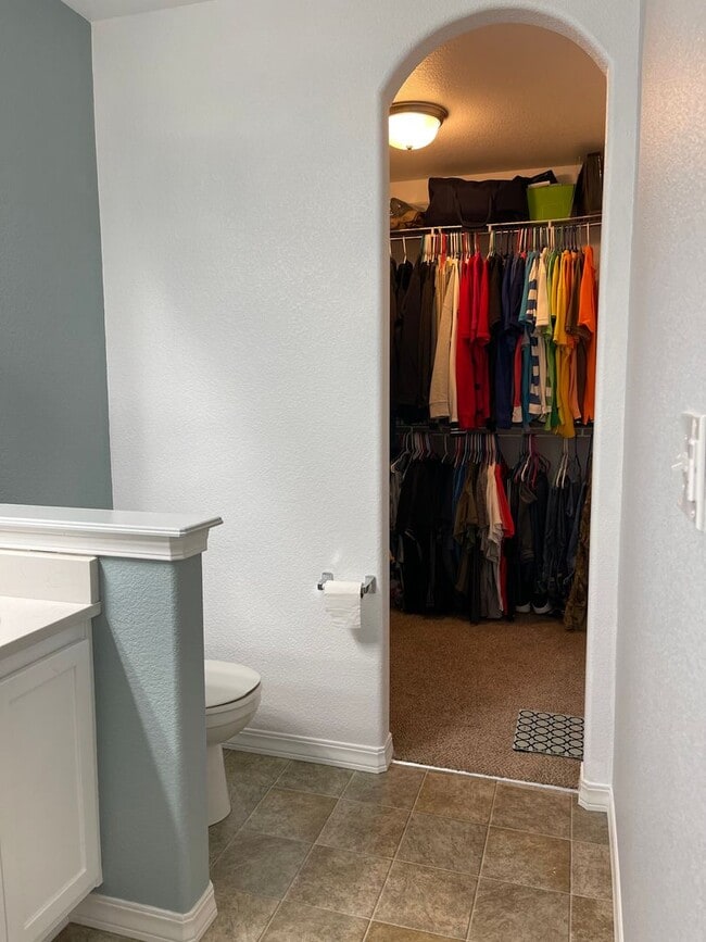 Building Photo - Beautiful 2 Story w/Finished Basement in D...