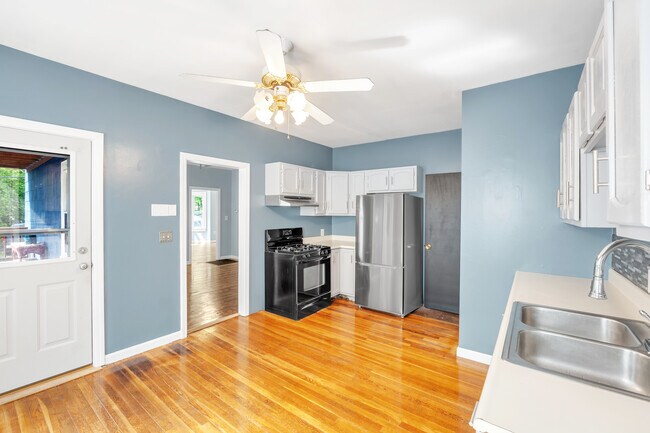 Building Photo - 28 Institute St