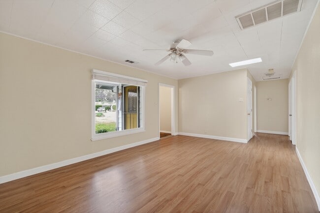 Building Photo - 259 Gloria Dr