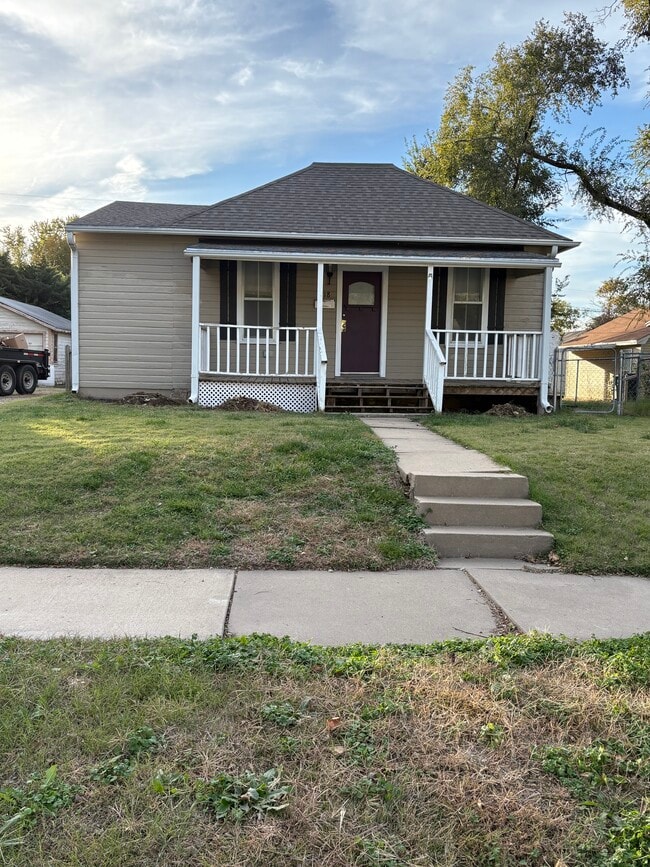 Primary Photo - 918 Sherman St