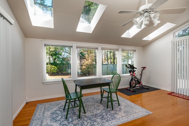 Building Photo - 3 Bedroom 2.5 Bath House