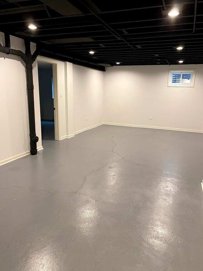 Building Photo - 1346 Leverenz Rd