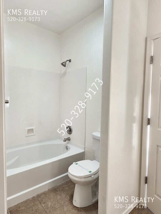 Building Photo - 6603 E Ladonna Ln