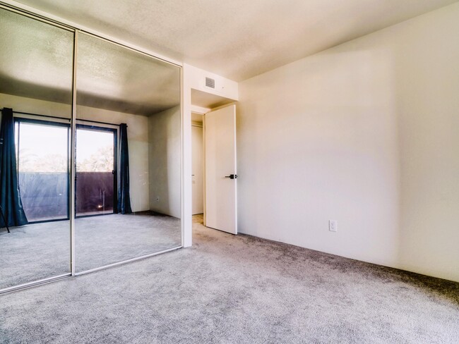 Building Photo - 291 E Mel Ave
