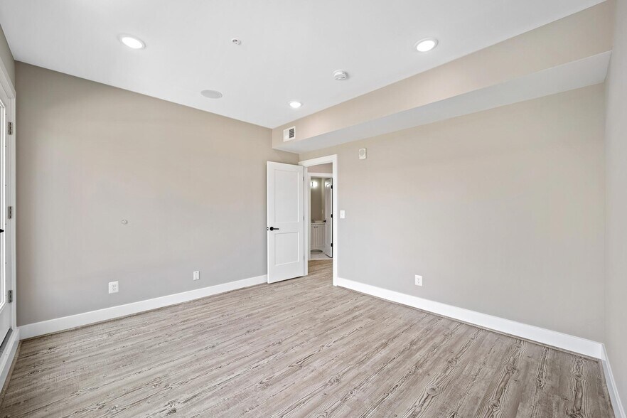 Building Photo - 1617 Rhode Island Ave NE