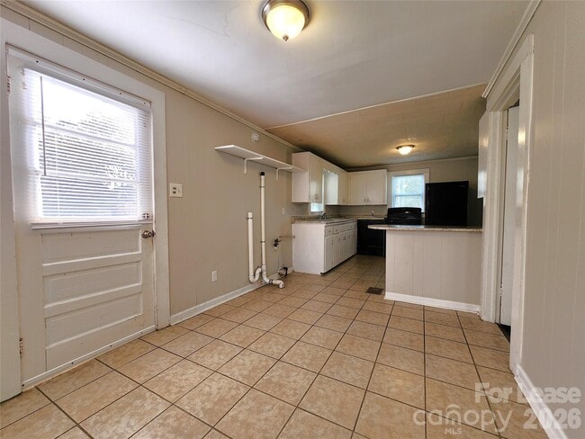 Building Photo - 317 Westview St