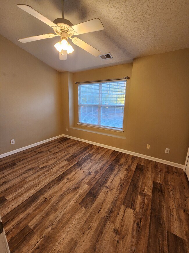 Building Photo - 6319 Sweetbay Dr