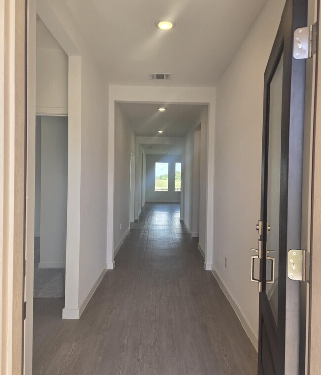 Building Photo - 3053 Avineda Sonoma Dr