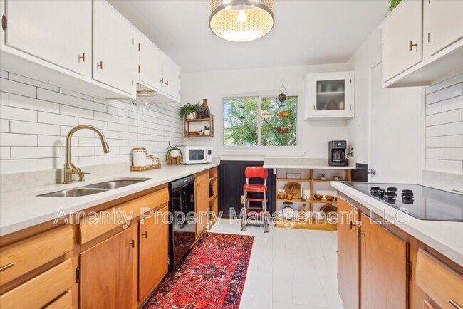 Building Photo - 409 Caren Dr