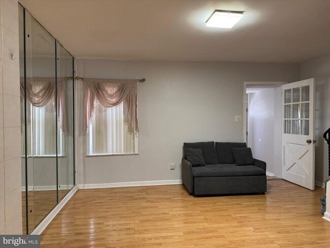 Building Photo - 2726 S 8th St