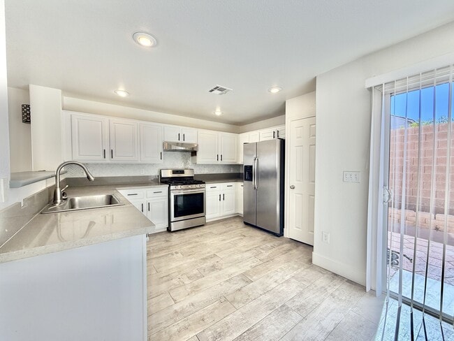 Building Photo - 5863 Rose Tiara Dr