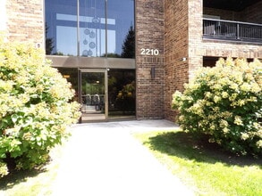 Building Photo - 2210 Midland Grove Rd