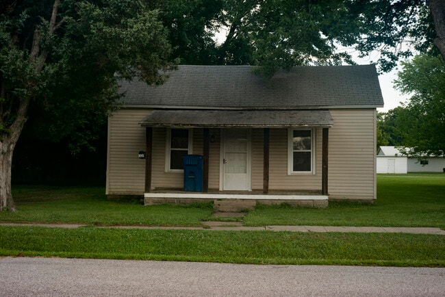 Primary Photo - 321 E Washington St